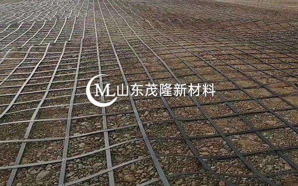 《哈牡鐵路》土工格柵、復(fù)合土工膜施工