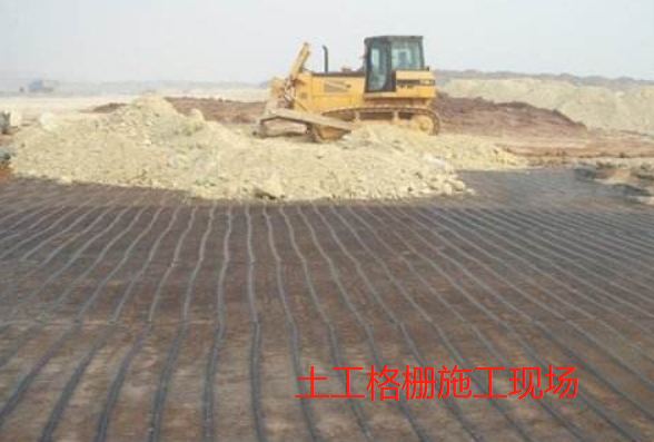 土工布與玻纖土工格柵的結(jié)合造就了穩(wěn)定的路基