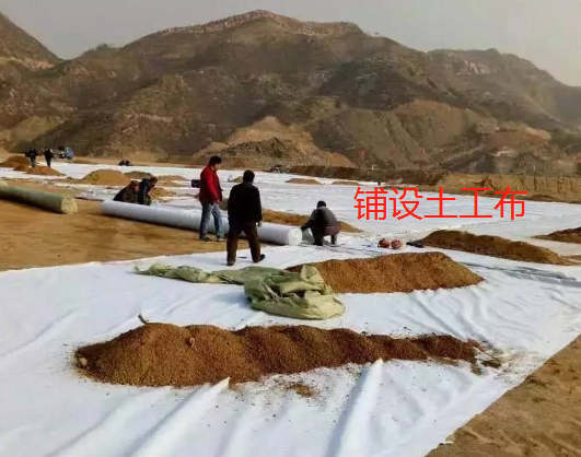 土工布、土工格柵等材料為什么怕暴露在太陽下呢