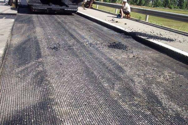 土工格柵在公路路基上的應(yīng)用 第3張